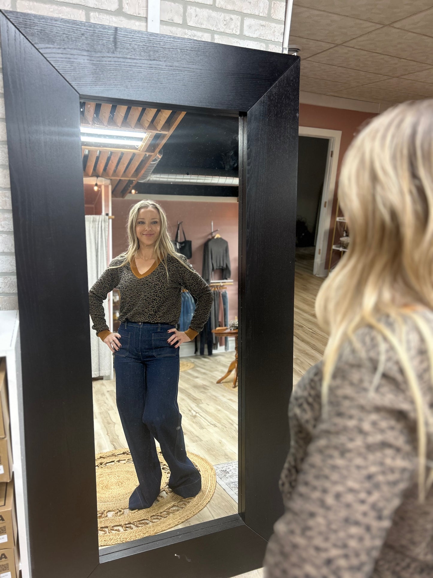 Leopard Print V-Neck Long Sleeve Knit Top