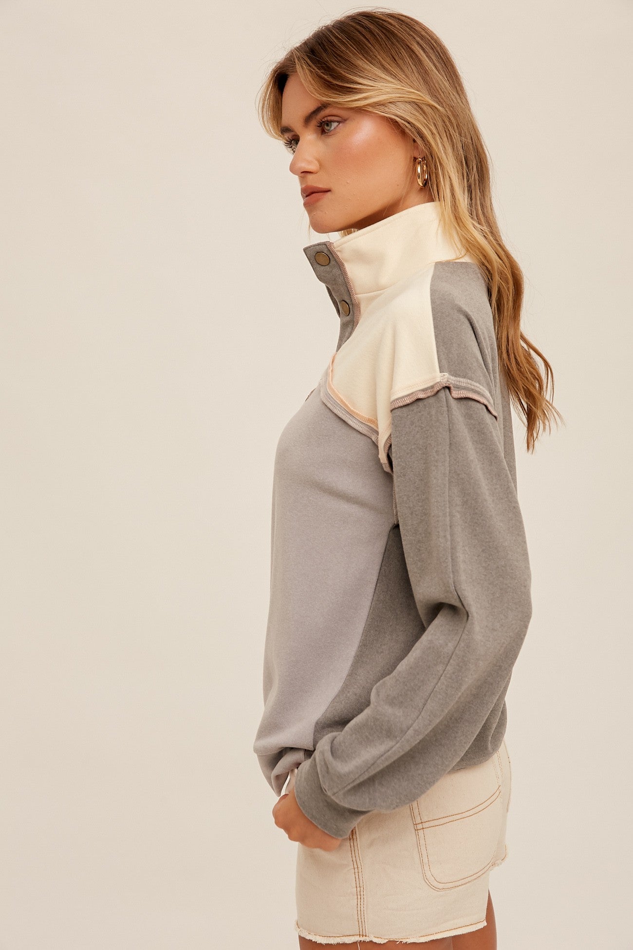 SOFT COLOR BLOCK MOCK NECK PULLOVER